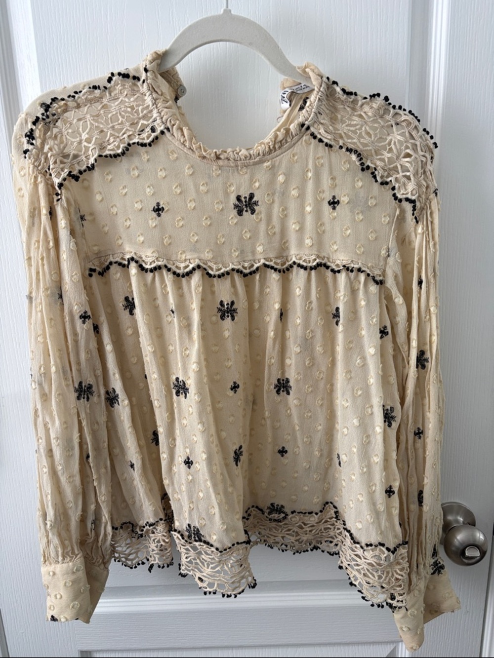 Zara Women's Cream Embroidered Lace Blouse